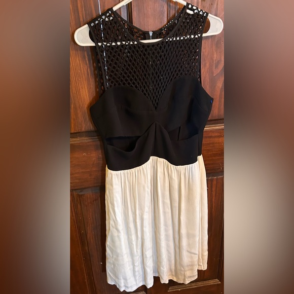 NWT Sisley Cocktail Dress - Picture 3 of 9